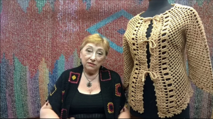 Кафтанчик "Подарок". Мастер-класс по вязанию крючком от О. С. Литвиной.