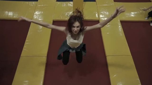 Батутная арена | Hero Park смотреть онлайн