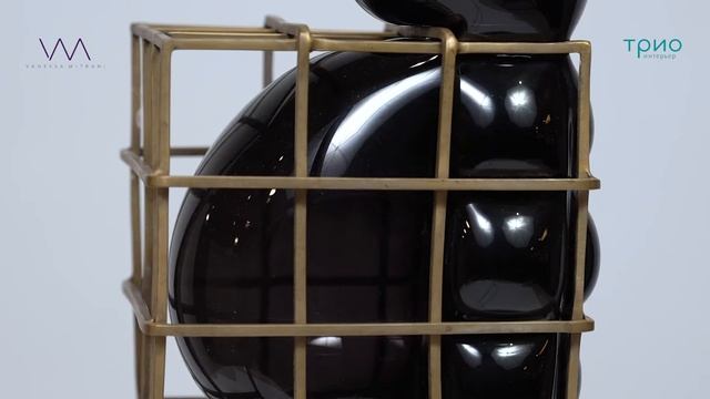 Ваза TRAPPED Big Black от Vanessa Mitrani Creations