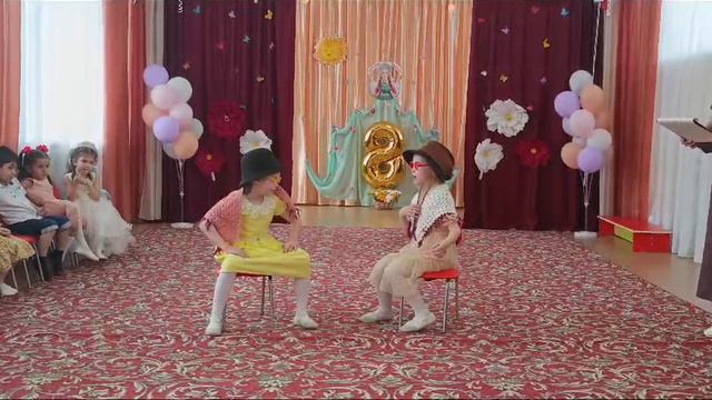 Сценка "Две бабушки", Исполняют: Дети группы "Рябинка"