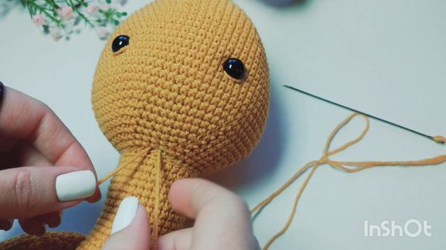МК вяжем игрушку крючком. Милый жирафик в очках. Этап-10, утяжка мордочки.