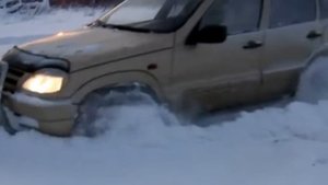 Нива Шевроле с цепями противоскольжения