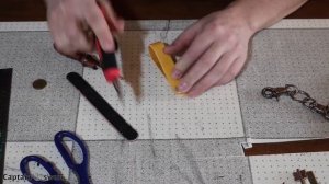 Брелок из кожи для ключей за 1 минуту. Самый ненужный мастеркласс!)