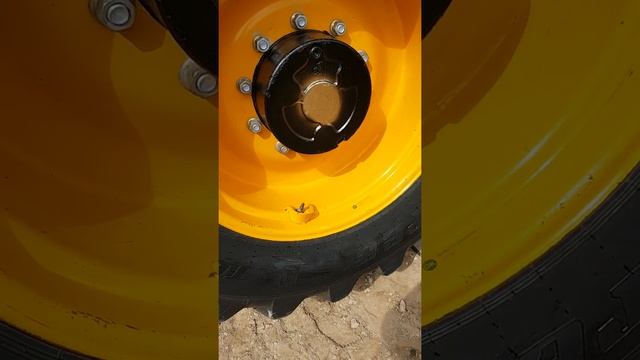 Экскаватор-погрузчик SNK SB904