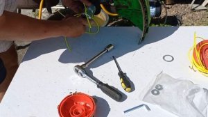 Мотокоса меняем головку на универсальную .