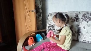 Решили помыть окна пылесосом.