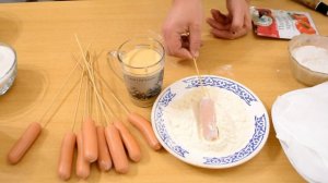 Корн дог - сосиска в тесте.