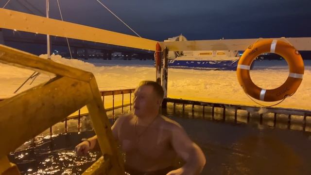 Моржи России. Крещенские купания в проруби 19.01.2023 Череповец