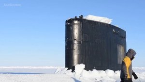 КРАСИВО НАБЛЮДАТЬ КАК ПОДВОДНАЯ ЛОДКА ГЛАДКО НЕЖНО ВЫХОДИТ ИЗ ПОД ЛЬДА