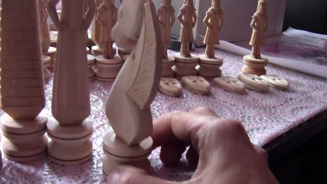 резные шахматы.