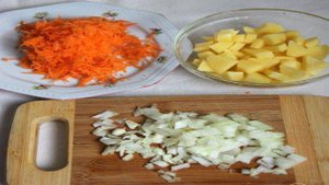 Детский суп с зелёным горошком и яйцом