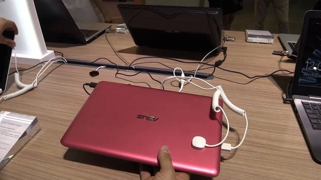 ASUS EeeBook E202 notebook with USB Type-C [English] смотреть онлайн