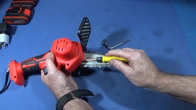 Miniature Rechargeable Lithium Battery Electric Chainsaw Review смотреть онлайн