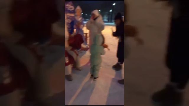 Реальный Дед Мороз пришёл в парк Дружба. Город Владимир. Новый год 2024. Все дети ушли с подарками.