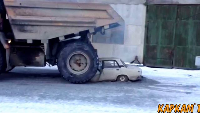 БЕЛАЗ ДАВИТ ТАЗ смотреть онлайн