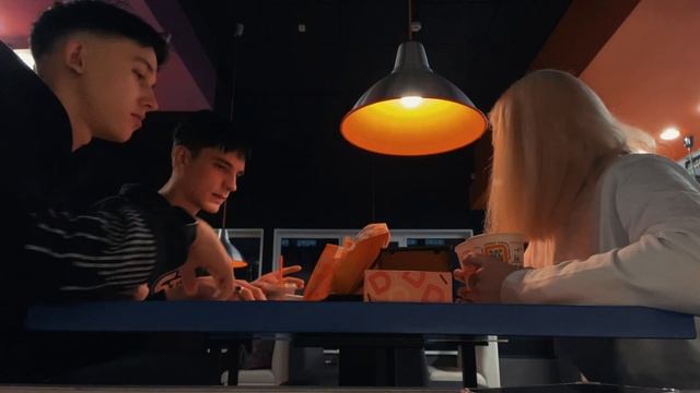 ВЫХОДНЫЕ мальчика, который работает в общепите :) смотреть онлайн