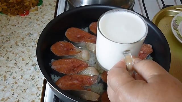 Горбуша в сметане сочная и нежная
