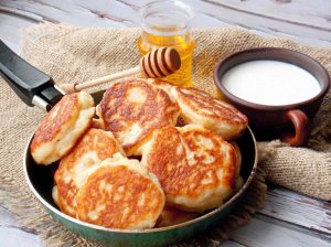 ТОЛЬКО ТАКИЕ ВКУСНЫЕ ОЛАДУШКИ ГОТОВЯТ ВНУКАМ БАБУШКИ. Оладьи на кефире. Оладьи рецепт приготовления.