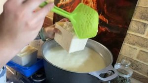 Сыр халлуми из козьего молока .