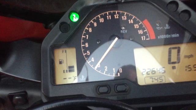 2005 CBR600RR cold start смотреть онлайн