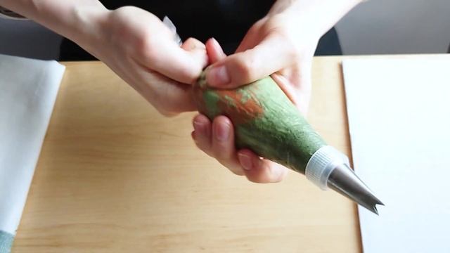 Украшаем торт кактусами и суккулентами из крема ? Как сделать съедобные кактусы для декора торта ?