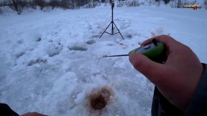 ЗИМНЯЯ РЫБАЛКА с ночевкой в заводи. Часть 2. Разловил ЗИМНИЕ БЛЕСНЫ и наловил окуней.