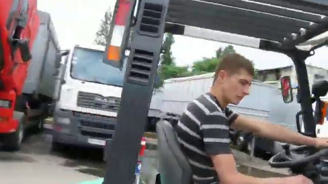 Бензиновый погрузчик Mitsubishi KFG18T-KF2D грузоподъёмностью 1 тонна. WWW.POGRUZKA.BIZ смотреть онлайн