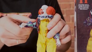 ОНО ВЕРНУЛОСЬ! РАСПАКОВКА ФИГУРКИ ПЕННИВАЙЗА ОТ NECA! ТАНЦУЮЩИЙ КЛОУН АТАКУЕТ! TOP ROB ОБЗОР!