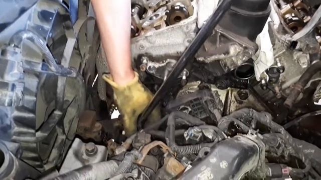 Taking an engine out of the 2011 Hyundai Santa Fe GL V6 Part 2 смотреть онлайн