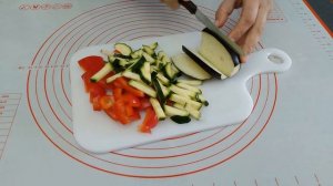 Макароны с томатным соусом и овощами. Рецепт подсмотрен на итальянской кухне.