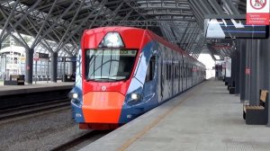 Электропоезд ЭГ2Тв-002 «Иволга» прибывает и отправляется платформы Славянский Бульвар МЦД-1 / D1