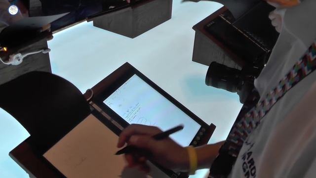 Lenovo Yoga Book | Hardware Upgrade смотреть онлайн