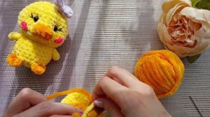 Вязаный утёнок крючком. Быстро и легко. Crochet pattern Duck. Quick and easy.
