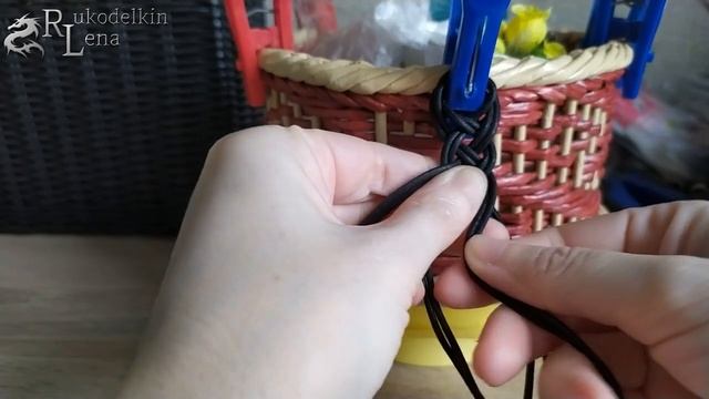 Обзор сумки! Плетем красивую ручку! из газетных трубочек смотреть онлайн