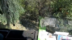 Страшно! Разворот автобуса над обрывом.