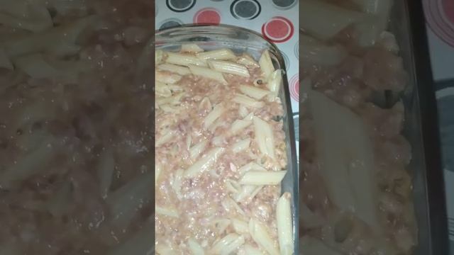 Ленивая запеканка из макарон и фарша.