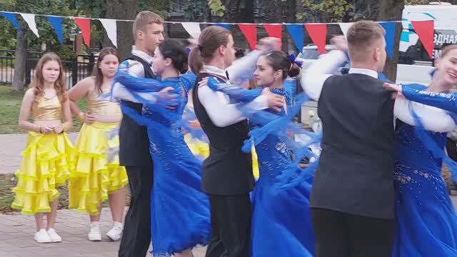Образцовый ансамбль бального танца “Созвездие”.