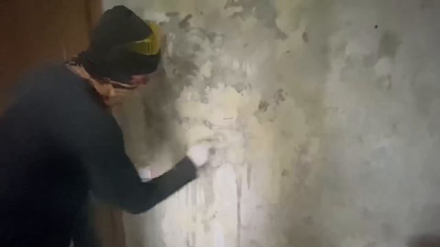 РЕМОНТ СПАЛЬНИ В СТАРОЙ ПАНЕЛЬКЕ. СНИМАЕМ ШПАТЛЕВКУ. ВСЕ ОКАЗАЛОСЬ СЛОЖНЕЕ, ЧЕМ ДУМАЛИ.
