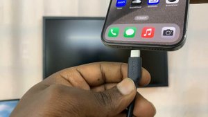 How To Connect iPhone 15 & iPhone 15 Pro To Monitor via HDMI Cable