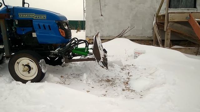 Работа самодельной передней навески для мини трактора Русич Т12 (Чувашпиллер) смотреть онлайн