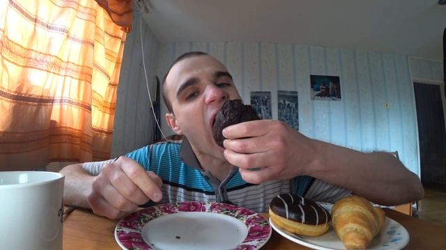 МУКБАНГ АСМР МАФИН ШОКОЛАДНЫЙ / ПОНЧИКИ / Donuts / КРУАССАНЫ / БЕРЛИНЕРЫ / КОФЕ/ EATING ASMR Mukban