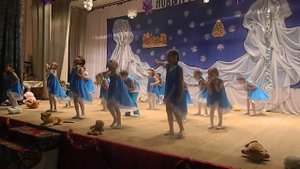 Танцевальная студия Каприз в Азовской. Танец Снится сон, приуроченный ко Дню матери.