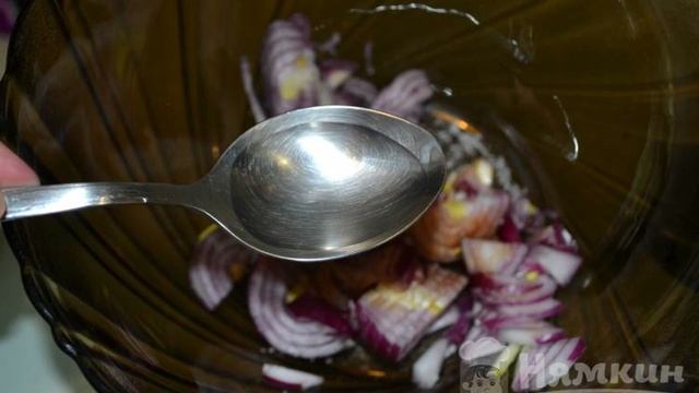 Овощной салат с красным луком