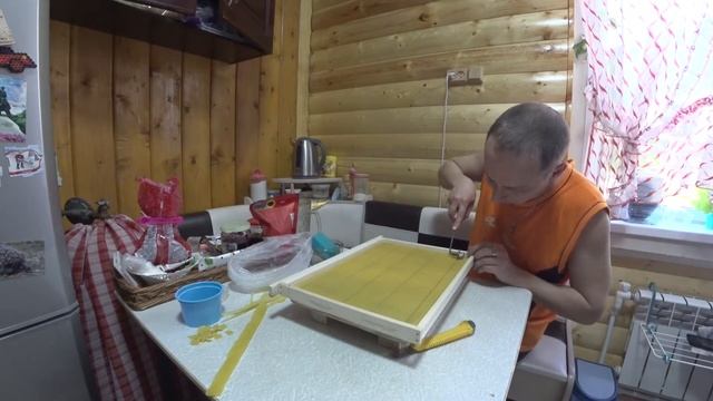КАК НАВОЩИТЬ ВОЩИНУ НА РАМКИ/СТАРЫЙ ДЕДОВСКИЙ СПОСОБ НАВАЩИВАНИЯ ВОЩИНЫ/ЛЮБИТЕЛЬСКОЕ ПЧЕЛОВОДСТВО