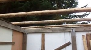 Постройка дома из подручных материалов.