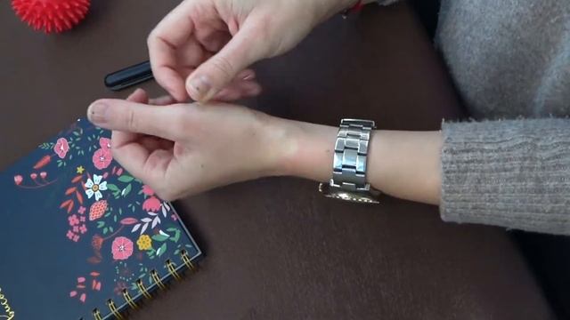 КАК ИЗБАВИТЬСЯ ОТ ЗАЛОМОВ КОЖИ НА ЗАПЯСТЬЕ /Эффективный комплекс упражнений для красоты женских рук смотреть онлайн