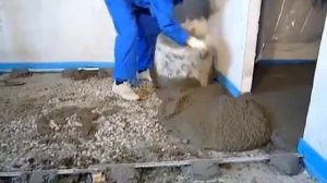 Стяжка пола из пескобетона, работа мастеров компании Рембригада