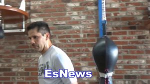 Boxing Champ Tells Prospect Dont Burn Yourself In Gym - EsNews Boxing