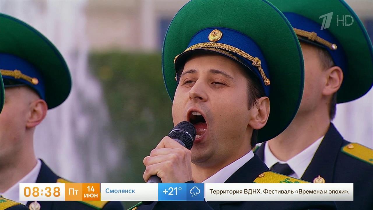 Военный ансамбль исполнил "Севастопольский вальс" в прямом эфире Первого