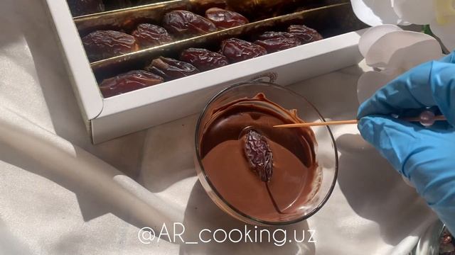 Финики с грецкими орехами в молочном шоколаде? смотреть онлайн